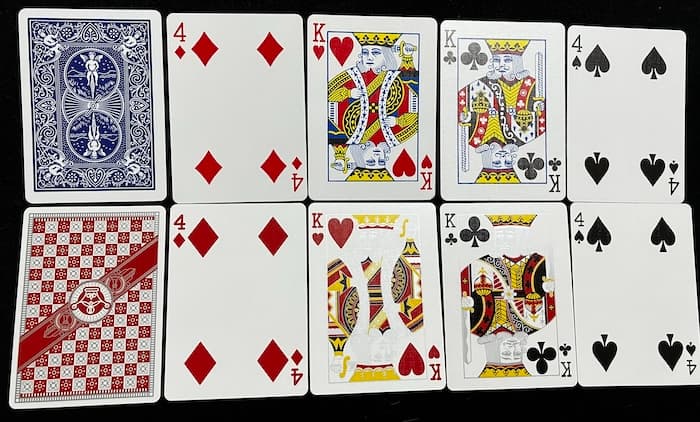 Queens Playing CardsとBicycleを比較した画像